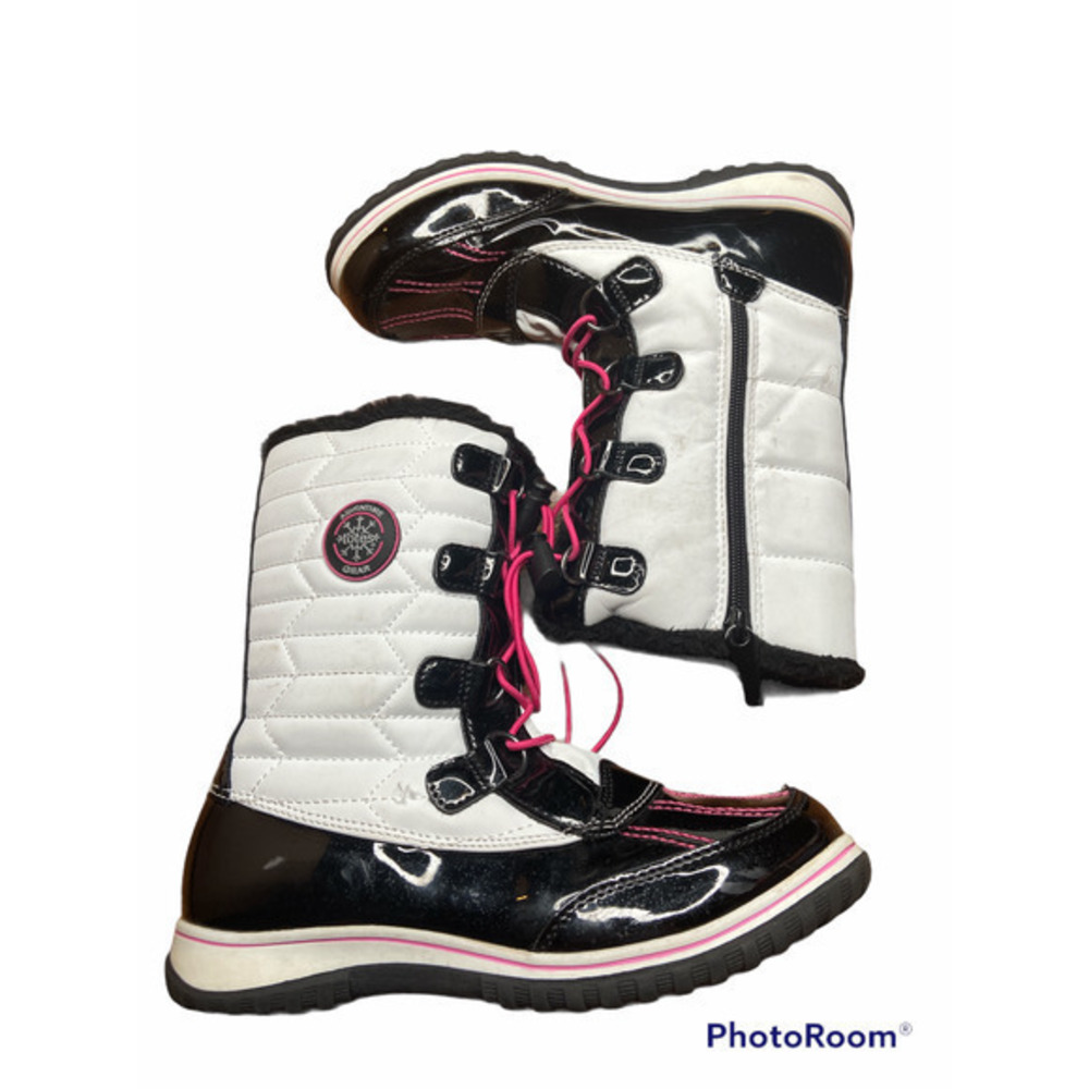 Adventure gear Totes Winter boots size 5